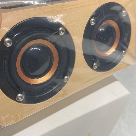 New Aritzia Bluetooth Music Speaker in Box⭐️⭐️⭐️⭐️ - Picture 14 of 15